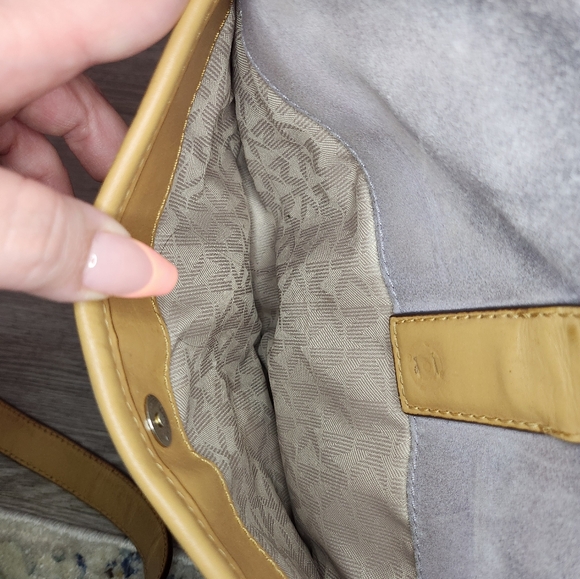 Michael Kors Crossbody - Picture 10 of 11